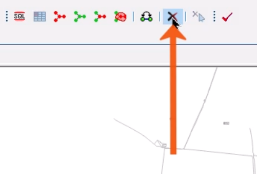 The Selection toolbar, with delete selection being selected and called out with a red arrow.