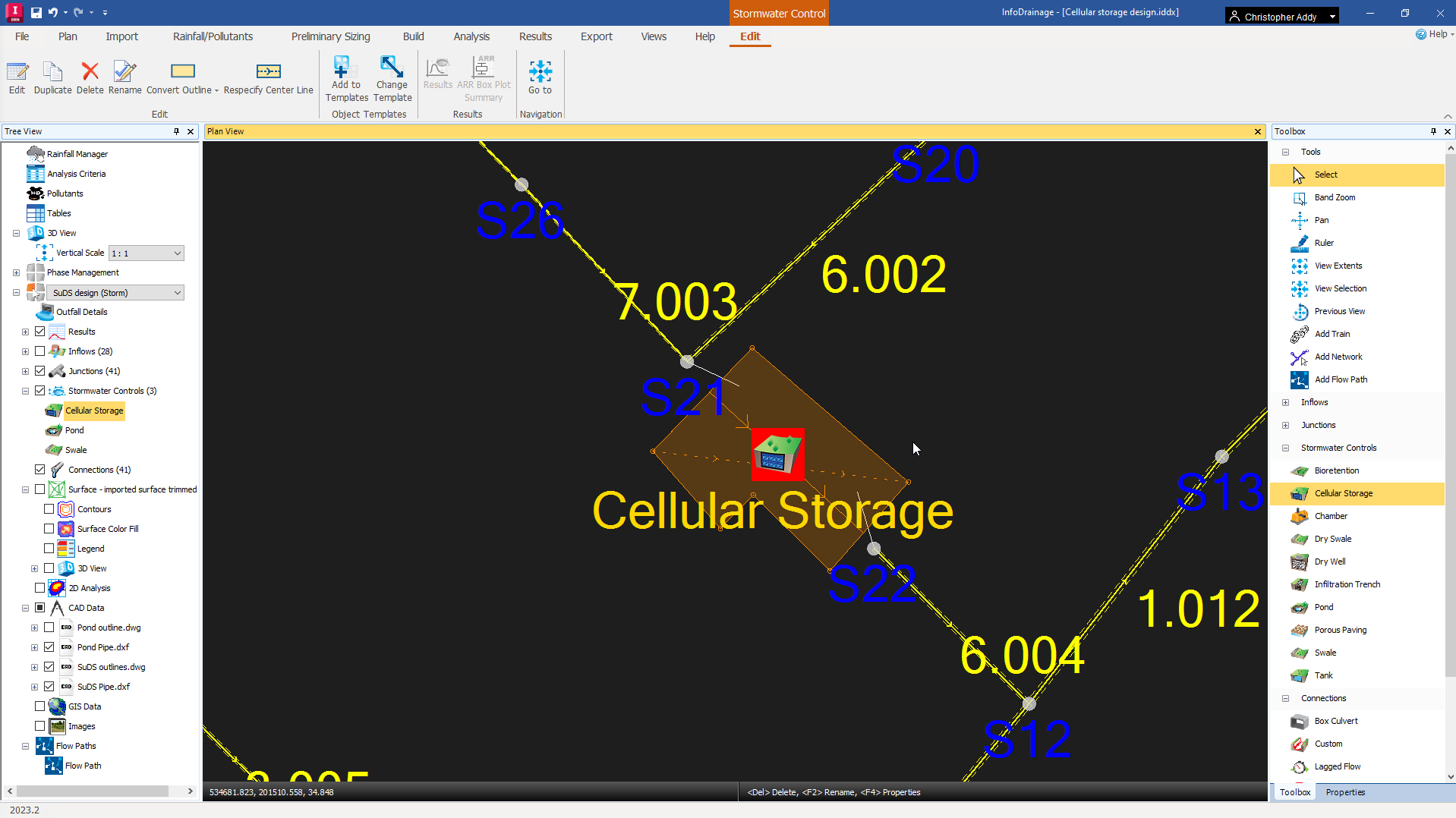 The InfoDrainage interface, with the Plan View zoomed into the cellular storage object, with the irregular polygon shape completely digitized, and it appears as highlighted behind the Cellular Storage icon.